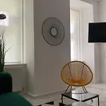 Cool City Center Apt. @ Metro And Shopping Street