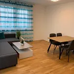 Modern Airconditioned City Apartment Close To Vic