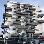 Modern Airconditioned City Apartment Close To Vic