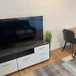 Modern Airconditioned City Apartment Close To Vic