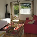 Ferienhaus Im Garten Mit Pool