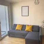 Modern & Sunny 52M2 Apartment With Balcony & Fast Wifi