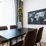 Chic One-Bedroom Apartment With King-Size Bed, Nestled In Vienna\'S Vibrant Heart