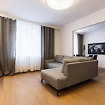 Chic One-Bedroom Apartment With King-Size Bed, Nestled In Vienna\'S Vibrant Heart