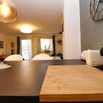 Modern Spacious, 2 Bedroom, Free Parking