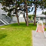 Maureen Lovely 2 Bedroom Unit With Community Pool