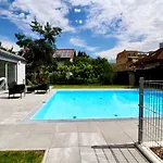Maureen Lovely 2 Bedroom Unit With Community Pool