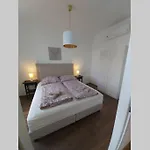 Lovely New 2 Bedroom Near Hannovamarkt