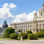 Art Apartment Karlsplatz By Ichbucheat
