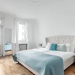 Operastreet City-Center Premium Apartment