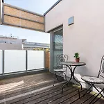 Helles, neues DG Apartment mit Blick zum Donauturm