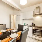 King Bed Home, 3 Bed Rooms Ideal For Big Groups