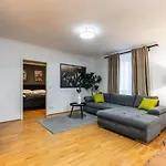 Live Centrally In A Spacious And Modern Apartment In Vienna