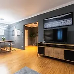 Live Centrally In A Spacious And Modern Apartment In Vienna