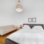 Smile Villa Mit Parkplatz, Garten Und Terrasse Im Beliebten Doebling In Wien