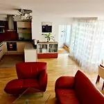 Luxury 4 Bedroom Roof Apt With 3 Balconies & View