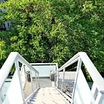 Luxury 4 Bedroom Roof Apt With 3 Balconies & View