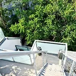 Luxury 4 Bedroom Roof Apt With 3 Balconies & View