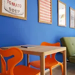 Vibrant Design Apartments - Full Kitchen - Wi-Fi - 18 Mins To City Centre