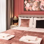 Vienna Hideaways - Nikolai Homes