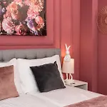 Vienna Hideaways - Nikolai Homes