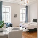 Central Belvedere 3Br Shared Apartment - 12 Min From City Center