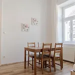 Special Vintage Viennese Apartment - 12Min F Downtown