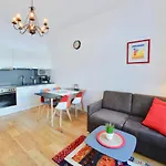 L&G\'S Apartment - Balcony - Close To Car Park