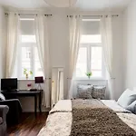 Luxurious And Spacious 5 Min Walk To City Center, 1-2