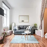 ⍟Luxurious And Bright⍟ 5 Min Walk To City Center