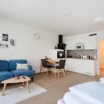 Quiet And Cozy Apartment Next To Mariahilfer Strasse And Naschmarkt With Ac, Minimum 30 Nights