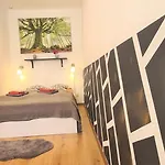 Wiener Buddha Style Flat With Inner Garden- Maerzstrasse City Apartments
