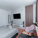 Petit Luxe Apartment
