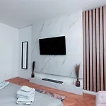 Petit Luxe Apartment