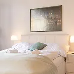 Perfectly Situated 2Br Shared Apt- Ideal For Longstays