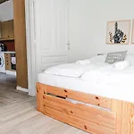 Perfectly Situated 2Br Shared Apt- Ideal For Longstays