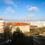 Charming Apartment: Only 10 Minutes To The Center