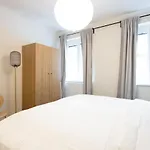 Chic 1-Bed Apt By Canal Walk To Historic Centre