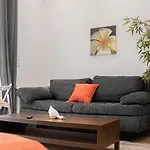 Fullfilling 3Br Shared Apartment With Pleasing Patio