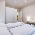 Spacious 2 Bedroom Apartment Nearby Center