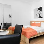 Delightful 2Br Shared Apartment - Ideal For Longstays