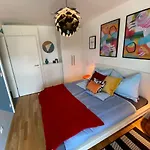 Brand New Cozy Apartment 10 Min To City Center