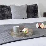 Yeshello Vienna Central Station Apartment