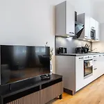 Trendy Apt With - Smart Tv, Coffee Machine In Meidling