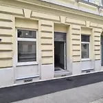 City Apartment Mit Direktzugang