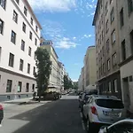 City Apartment Mit Direktzugang