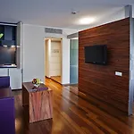 Pakat Suites
