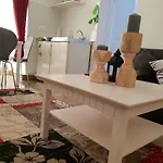 Cozy City Apartment 5