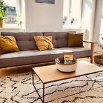 Helle 4 Zimmer Familien-Wohnung Mit Balkon! Schloss Schoenbrunn In Gehdistanz