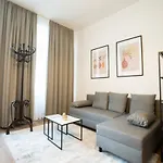 Spacious Apartment With Huge Shared Terrace And Grill Located Between City Centre And Donau River